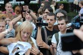 8月4日，“梅德韦杰夫——我们的总统”组织女成员在莫斯科街头以脱衣的方式支持梅德韦杰夫的戒酒令。

