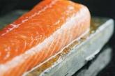 鲑鱼 ：含高蛋白质，增加体内荷尔蒙。
