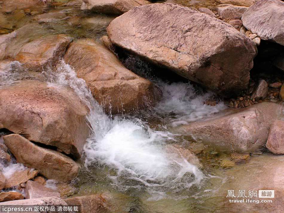 走进朝鲜金刚山 一窥重重看护之下的美景