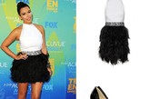 最近因为订婚而备受关注的金·卡戴珊（Kim Kardashian）﻿，身着Givenchy黑白拼色蕾丝鸡尾酒裙亮相，简洁风鞋履来自Christian Louboutin。