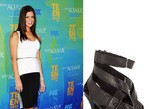 《暮光之城》女星阿什丽·格林尼(Ashley Greene)身着Givenchy黑白拼接裙亮相，黑色亮相也来自Givenchy，此前Natasha Poly等人均在不同场合穿过。手镯为Neil Lane出品。﻿