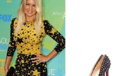黑眼豆豆合唱团 (Black Eyed Peas) 的女主唱菲姬 (Fergie)、时尚界的性感宝贝菲姬 (Fergie)身着 Dolce & Gabbana2011秋冬系列的星星印花裙亮相。Christian Louboutin铆钉尖头鞋让整体造型更添酷感。﻿ 
