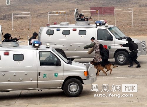 雪豹突击队亮剑沙场 盘点反恐精英最新车辆