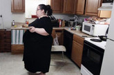 美国新泽西州女子唐娜·辛普森享有吉尼斯世界纪录“世界最胖妈妈”头衔。2007年获得这一头衔时，她体重241千克。4年来，她坚持大吃特吃，增重76千克。目前唐娜的“肥妈网站”拥有来自世界各地的粉丝，并被演艺界所注意，已有成人片导演开始为她量身定制影片。但是唐娜更期待能进入时尚圈，她认为胖也可以很美，很时尚。
