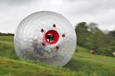 太空球：Zorb Ball又称太空球或左宾球，发源于上世纪90年代后期的新西兰，是当今世界上最刺激、最安全的参与性休闲娱乐项目。乘坐者被固定在内球的安全设施上，从稍有坡度、笔直平坦的草坪上翻滚而下。如今，滚动轨迹已经从其诞生地新西兰的草场扩展到了澳大利亚、美国、英国、瑞典、挪威、日本、中国等20多个国家和地区。目前世界上最长的Zorb场地也在新西兰，全程700多米，球从坡顶滚落到终点足足需要1分钟。