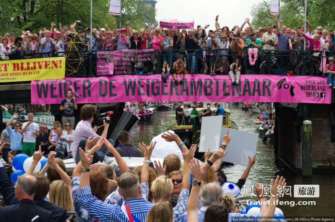走进开放之都阿姆斯特丹 观每年一次同性恋大游行