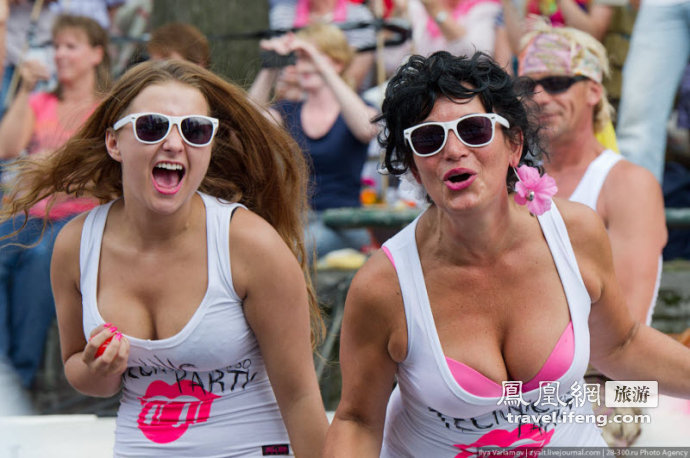 走进开放之都阿姆斯特丹 观每年一次同性恋大游行