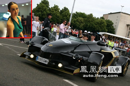 2260万超跑Tramontana R街头亮相 兽兽为其裸背代言