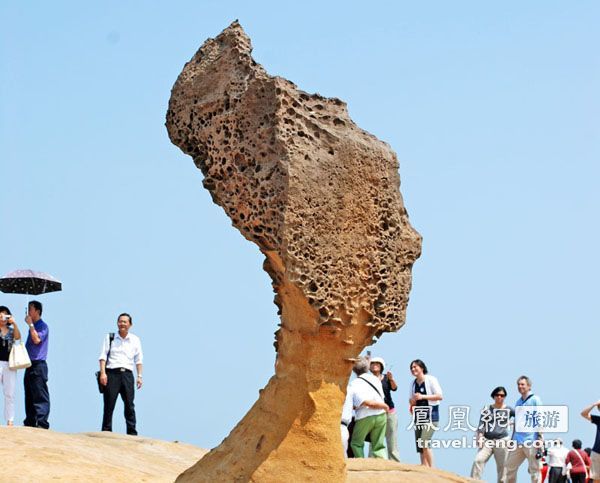 台湾野柳珍奇地形 看风吹成的女王头