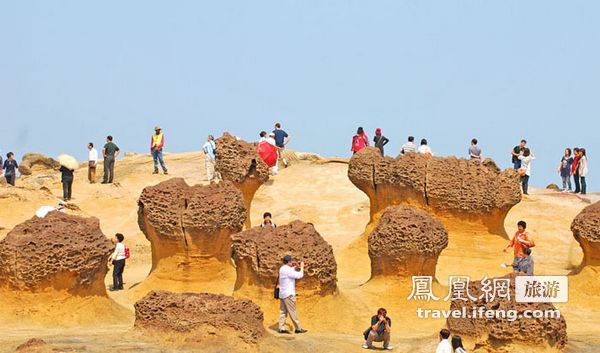 台湾野柳珍奇地形 看风吹成的女王头