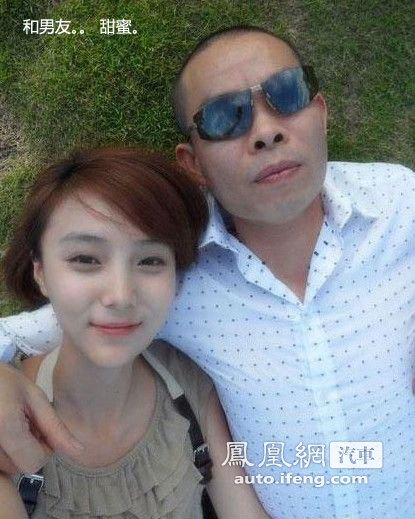 90后美女网上炫耀保时捷 得瑟53岁男友