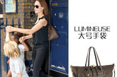 安吉丽娜·朱莉(Angelina Jolie)：LUMINEUSE大号手袋同样被好莱坞影后安吉丽娜·朱莉(Angelina Jolie)看好，搭配在这款简约的黑色通勤装中让造型看起来强势干练。
