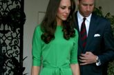 身穿绿色DVF连衣裙的凯特王妃时尚高雅，Diane Von Furstenberg 绿色丝绸连衣裙款式端庄，和凯特王妃很相配，令人眼前一亮。