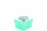 160余年来，真情、挚爱与誓约一直是Tiffany & Co. 蒂芙尼的永恒主题。一个多世纪前，Tiffany & Co.蒂芙尼的创始人之一查尔斯·路易斯·蒂芙尼(Charles Lewis Tiffany)将钻戒求婚的传统带向了全世界。1886年，蒂芙尼推出了首款订婚钻戒，并成为全球最著名的真爱信物——Tiffany® Setting六爪镶嵌钻戒。此后数年间，蒂芙尼又相继推出了多款不同设计风格的钻戒，包括Lucida®、Tiffany Legacy、Tiffany Novo和Tiffany Bezet等。虽然钻石形状与切割不尽相同，但每一枚蒂芙尼钻戒均彰显独一无二的非凡美态，等待为那唯一的女士奉上恒久的爱情誓约。