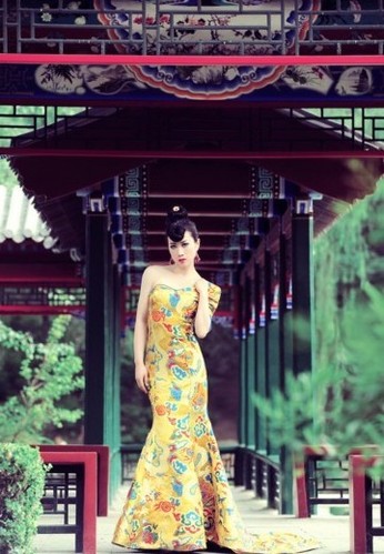 芙蓉姐姐龙袍写真叫板范冰冰 火辣性感挑战中国风 