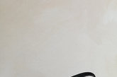 灵感来自Céline Vintage Bourgeois包款的“Classic”系列经典永恒，2011早秋全新推出湖蓝色box牛皮款、祖母绿马毛款、豹纹马毛款，红色和深蓝色鳄鱼皮款，以及首次面世的Vernice Nappa羊皮款。