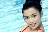 南宁，华美2011第二届南国标准美女进入决赛的20位美女清凉亮相李宁体育公园。身材凹凸有致，魅力四射。
