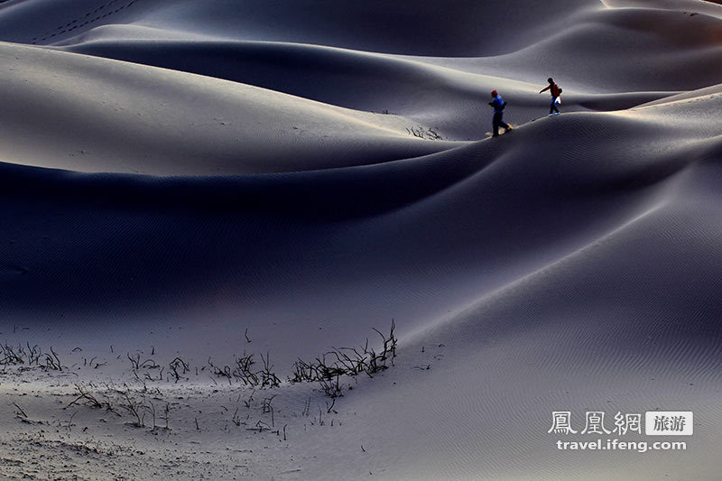 徒步巴丹吉林沙漠 感受大漠的壮美