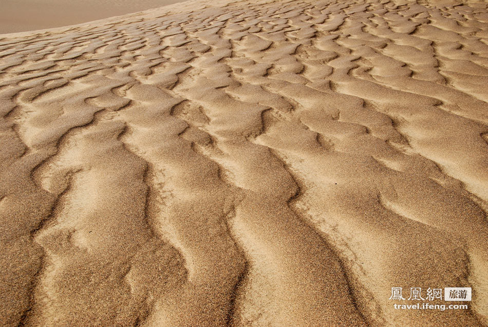 徒步巴丹吉林沙漠 感受大漠的壮美