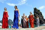韩国模特穿传统服饰郁陵岛走秀 