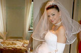 俄罗斯新娘十分享受这一欢乐时刻。
