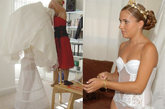 疯狂的俄罗斯新娘，穿着内衣拍闺蜜照，与大家分享欢乐一刻。
