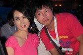 网络红人芙蓉姐姐受邀参加2011中国互联网大会。当天，芙蓉姐姐以一袭粉红色紧身小礼服亮相，可见瘦身成果绝非吹嘘，前凸后翘的好身材顿时引来了众多网友围观，风头完全盖过所有大腕。