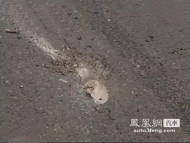 诡异断轴 导致大货翻车