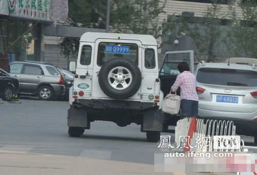 葛优私下频换豪车 高级会所是常客