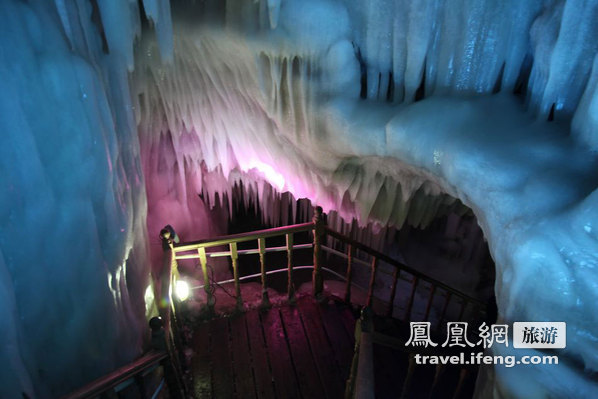 探访国内最大冰冻 洞外烈日洞内冰天