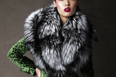 Tom Ford于今日在官网上默默发布了2011 AW Lookbook。简直是低调的可以，就连众多媒体也都是后知后觉的。当然喜欢Tom Ford的人都是属于疯狂型的，不管什么都是照单全收，当然品质自然也是一流水准之上。在人们越来越浮躁越来越快速消费的年代，Tom Ford想要反其道而行之，以一己之力将时尚界带回到那个神秘而又令人兴奋的60年代，他的那些华丽的设计，那些皮草、蕾丝、动物纹和天鹅绒，他们是夜场和红毯最强大的武器，但作为日常穿着它们的确过于隆重，难以驾驭。这个世界上最好的时装评论家在看完Tom Ford的女装秀后也无法给出清晰的定义，“有点像Gucci，又有点像YSL，但又与两者不同。”唯一可以肯定的是这些时装仍然耀眼、精美和自我，它们属于最强大的女性。