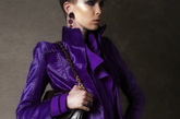 Tom Ford于今日在官网上默默发布了2011 AW Lookbook。简直是低调的可以，就连众多媒体也都是后知后觉的。当然喜欢Tom Ford的人都是属于疯狂型的，不管什么都是照单全收，当然品质自然也是一流水准之上。在人们越来越浮躁越来越快速消费的年代，Tom Ford想要反其道而行之，以一己之力将时尚界带回到那个神秘而又令人兴奋的60年代，他的那些华丽的设计，那些皮草、蕾丝、动物纹和天鹅绒，他们是夜场和红毯最强大的武器，但作为日常穿着它们的确过于隆重，难以驾驭。这个世界上最好的时装评论家在看完Tom Ford的女装秀后也无法给出清晰的定义，“有点像Gucci，又有点像YSL，但又与两者不同。”唯一可以肯定的是这些时装仍然耀眼、精美和自我，它们属于最强大的女性。