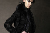 Tom Ford于今日在官网上默默发布了2011 AW Lookbook。简直是低调的可以，就连众多媒体也都是后知后觉的。当然喜欢Tom Ford的人都是属于疯狂型的，不管什么都是照单全收，当然品质自然也是一流水准之上。在人们越来越浮躁越来越快速消费的年代，Tom Ford想要反其道而行之，以一己之力将时尚界带回到那个神秘而又令人兴奋的60年代，他的那些华丽的设计，那些皮草、蕾丝、动物纹和天鹅绒，他们是夜场和红毯最强大的武器，但作为日常穿着它们的确过于隆重，难以驾驭。这个世界上最好的时装评论家在看完Tom Ford的女装秀后也无法给出清晰的定义，“有点像Gucci，又有点像YSL，但又与两者不同。”唯一可以肯定的是这些时装仍然耀眼、精美和自我，它们属于最强大的女性。