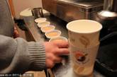 纽约的咖啡店正在销售一种可能堪称世界上最超级的咖啡，它含有10shots（一个shot相当于一个小酒盅的量）的espresso（意式浓缩咖啡）。一杯20盎司的咖啡被称为 'Deci' 。布鲁克林 Pulp and Bean咖啡店的主人托尼·费舍尔将它称为'coffee porn in a cup'。
