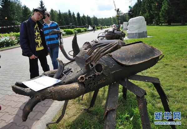 俄罗斯叶卡捷琳堡举行废金属雕塑艺术节