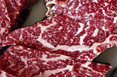 9、世界上最贵的牛肉是日本的和牛(Wagyu)肉，和牛是日本从1956年起改良牛中最成功的品种之一，是从雷天号西门塔尔种公牛的改良后裔中选育而成的， 是全世界公认的最优秀的优良肉用牛品种。特点是，生长快、成熟早、肉质好。第七、八肋间眼肌面积达52平方厘米。和牛肉以肉质鲜嫩、营养丰富、适口性好驰名于世。很久时间以来，日本禁止和牛品种出口到国外，但现在澳大利亚也已有农场饲养和牛，但是澳大利亚的饲养成本更高，因为农场主为了提高肉的质量和产量在牛的饲料中加入了优质的红葡萄酒，这种酒也十分昂贵，在国际市场上一杯就要16美元。目前和牛里脊肉在欧洲的价格是每200克100多美元，一些特别柔软的和牛肉的价格比这更高