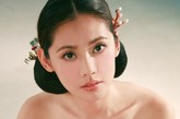 《回家的诱惑》女主角“林品如”的扮演者秋瓷炫，近日受邀拍《男人装》9月封面。杂志特意为其量身定制了一套专题“女演员的工作与生活”。