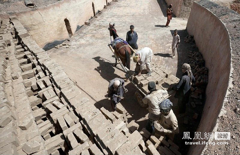 曝阿富汗砖厂劳工辛酸生活