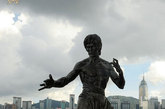 星光大道－中国香港
2004年专为大陆游客打造的“星光大道”上，虽然随处可见贩卖纪念品的商店、名人塑像，以及悠扬的音乐声，但却没有规划休息区，使游客满意度大打折扣。