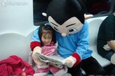 “机器小子”阿童木现身北京地铁
