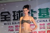 2011全球比基尼小姐大赛成都赛区举行新闻发布会，参赛选手精彩亮相。