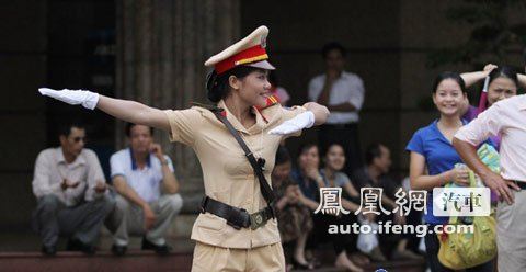 中国、朝鲜、越南女交警对比