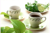  八、长霉的茶叶 　　茶叶发霉是受了青霉、曲霉污染的结果，倘若喝了发霉的茶叶水，轻则引起头晕、腹泻、重则可以引起重要器官坏死。 
