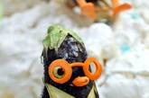 德国莱比锡，首届欧洲蔬果雕刻艺术品大赛在德国莱比锡举行，来自欧洲各国的大厨们用诸如南瓜、黄瓜、茄子、木瓜、胡萝卜、卷心菜等蔬果雕刻出精美的作品，黄瓜青蛙、茄子企鹅生动可爱。