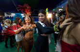 巴西是充满了南美风情的热情桑巴舞之国，各国的美女佳丽们都卯足了劲一展舞姿。性感热辣的风情席卷全场。