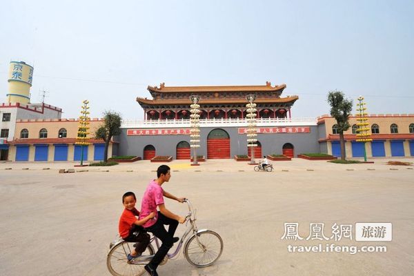 陕西宝鸡惊现山寨天安门 气势恢宏