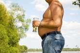 啤酒肚，又叫“罗汉肚”。 随着年龄增长，男性深睡眠阶段减少，由于睡眠质量差，荷尔蒙的分泌会随之减少，荷尔蒙的缺乏使体内脂肪增加并聚集于腹部，而且年纪越大影响越明显。 我们见过很多啤酒肚，但这些超级啤酒肚肯定会让你瞠目结舌。(来源：凤凰网健康综合)