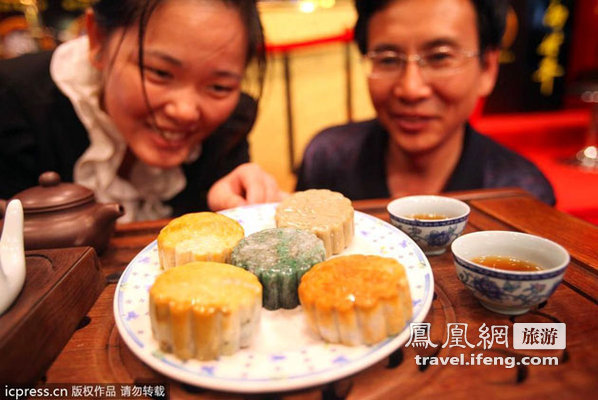 中秋展览花样多 北京极美玉雕月饼来助阵