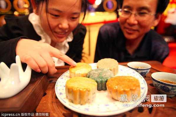 中秋展览花样多 北京极美玉雕月饼来助阵