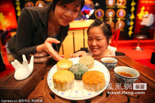 中秋展览花样多 北京极美玉雕月饼来助阵